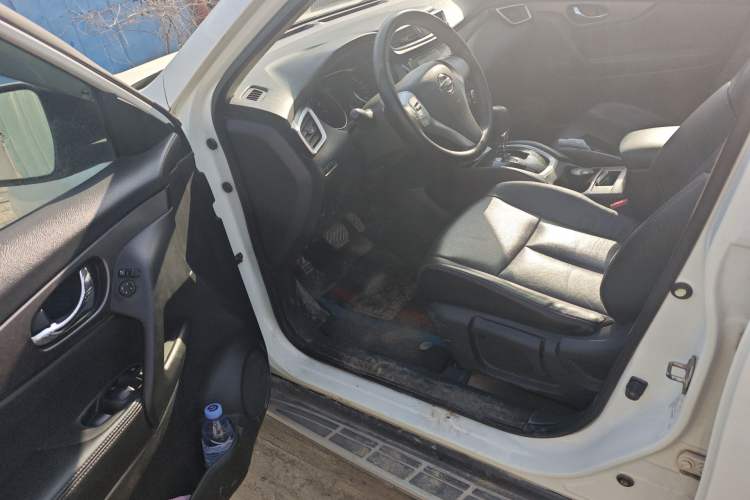 Used Nissan X-Trail 2015 2.0L CVT Comfort MAX Edition 2WD Driver Seat