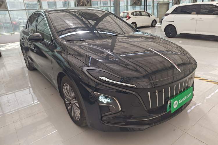 Used Hongqi E-QM5 2024 560km PLUS Front Right 45 Deg