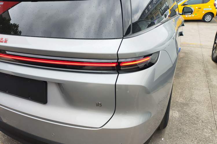 Used Li Auto Li Auto i8 2025 Model Standard Version
