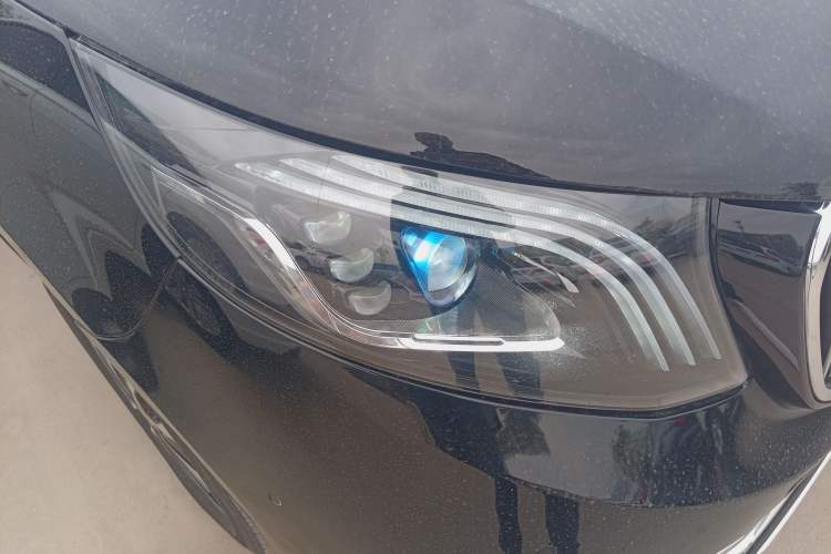 Used Mercedes-Benz Vito 2023 2.0T Business Version 7 Seats Right Front Headlight