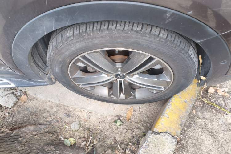 Used Hyundai Grand SantaFe 2013 3.0L 7-seat 4x4 Brown Interior Flagship Edition