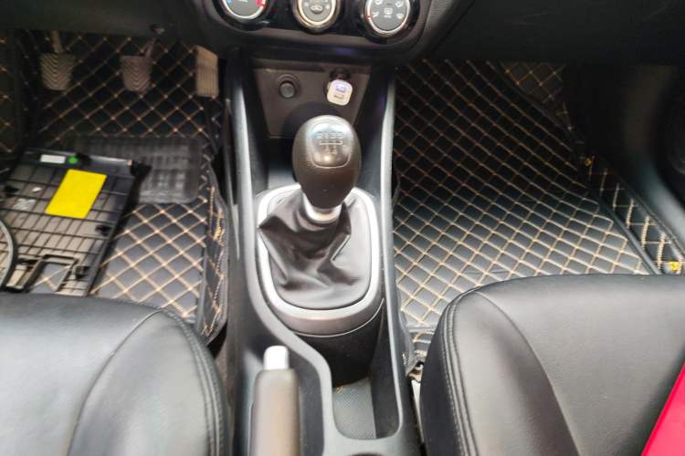 Used Kia K2 2015 Sedan 1.4L MT GLS