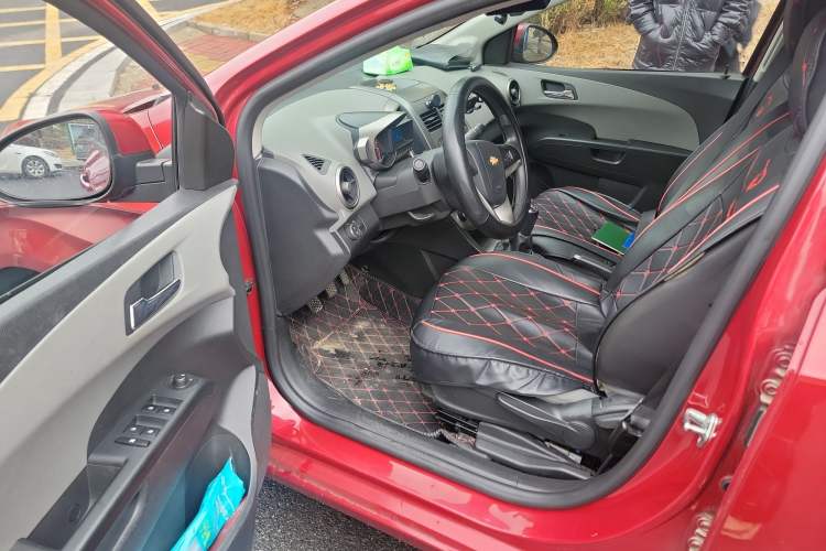 Used Chevrolet Aveo Sonic 2011 Sedan 1.4L Manual Transmission SE