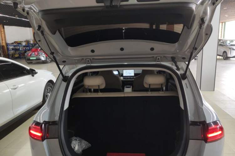 Used Wuling Bingo PLUS 2024 510 km Flagship Edition Four-Seater Version Trunk
