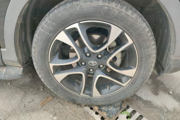 Used Soueast DX7 2015 1.5T Automatic Luxury Model Right Front Wheel Hub