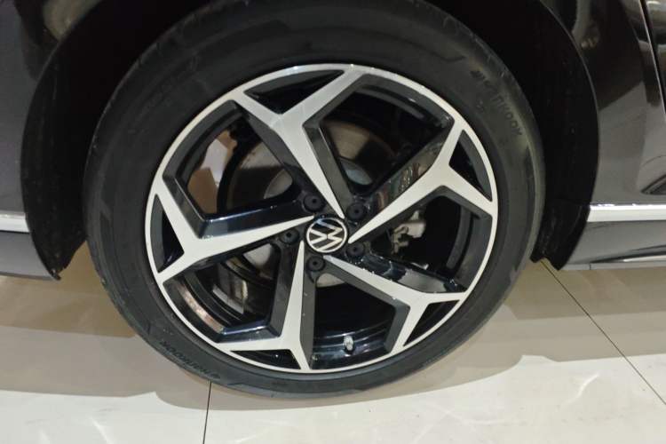 Used Volkswagen Magotan 2025 Revised Version Zhongxiang Edition 330TSI DSG Luxury Trim