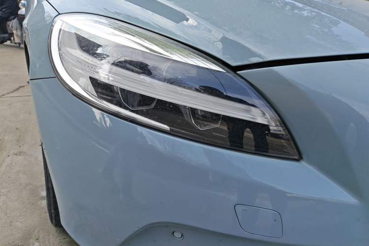 Used Volvo V40 2019 T3 Smart Luxury Edition Right Front Headlight