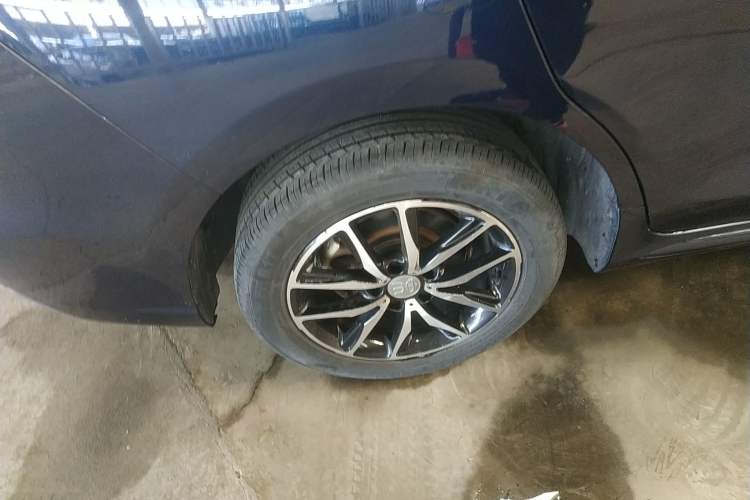 Used BYD Song MAX 2018 1.5T Automatic Smart Connect Elite Model with 6 Seats Right Rear Wheel Hub