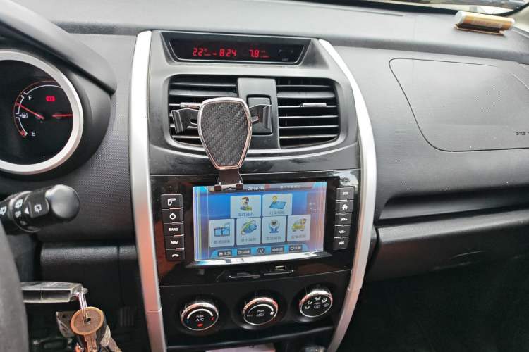 Used CHANGAN CX20 2014 1.4L Manual Sunroof Navigation Version – China IV Standard Audio And AC Panel