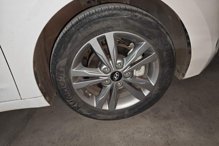 Used Hyundai Elantra (6th Generation / Lingdong) 2016 1.6L Manual ZhiXuan·Youth Edition Right Front Wheel Hub