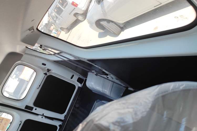 Used SAIC MAXUS Dana V1 2025 V1 Short Wheelbase Low-Roof Multi-Function Version (42 kWh)