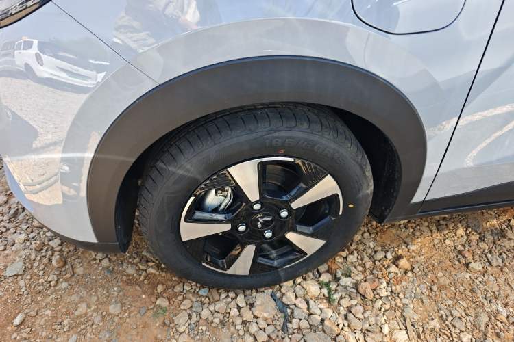 Used Wuling Bingo PLUS 2024 510 km Range 5-Seater Version Left Front Wheel Hub