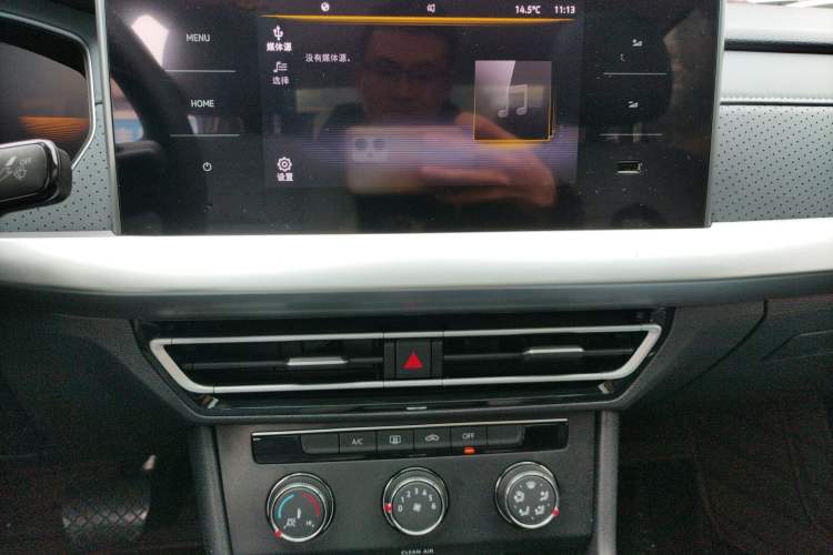 Used Volkswagen Lavida 2023 280TSI DSG Full-Comfort Edition Audio And AC Panel