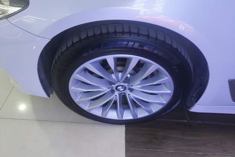 Used BMW 5 Series 2018 530Li xDrive Luxury Package Left Front Wheel Hub