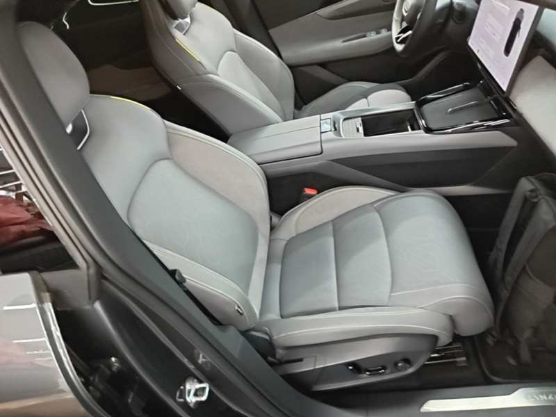 Used Lynk & Co 08 EM-P 2025 120km Long-Range Pro — 24