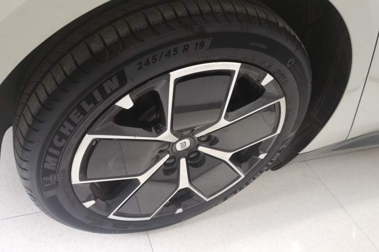 Used Xiaomi Auto SU7 2024 Rear-Drive Long-Range Intelligent Driving Version
