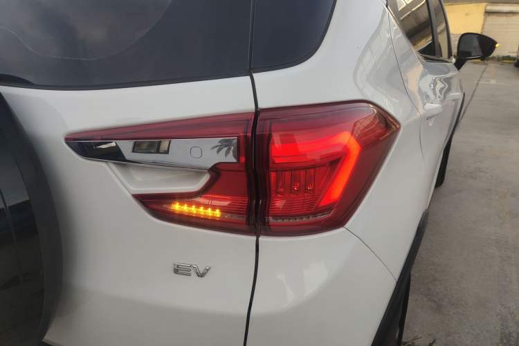Used BYD Yuan New Energy 2019 EV535 Smart Connect Trendsetting Model Right Rear Taillight