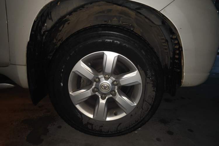 Used Toyota Prado 2016 3.5L Automatic TX-L Right Front Wheel Hub