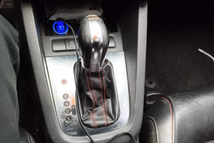 Used Volkswagen Sagitar 2013 2.0 TSI GLI Gear Lever