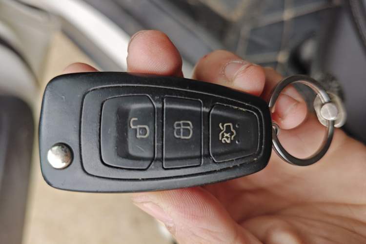 Used Ford Focus 2015 Sedan 1.6L Manual Fashion Edition