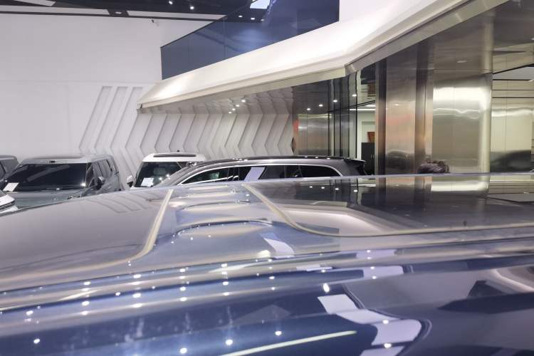 Used Denza D9 2025 DM-i Intelligent Drive 1020 Four-Wheel Drive Flagship Model