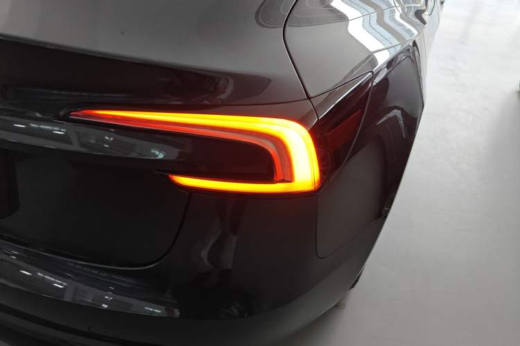 Used Tesla Model 3 2025 Rear-Wheel-Drive Version
