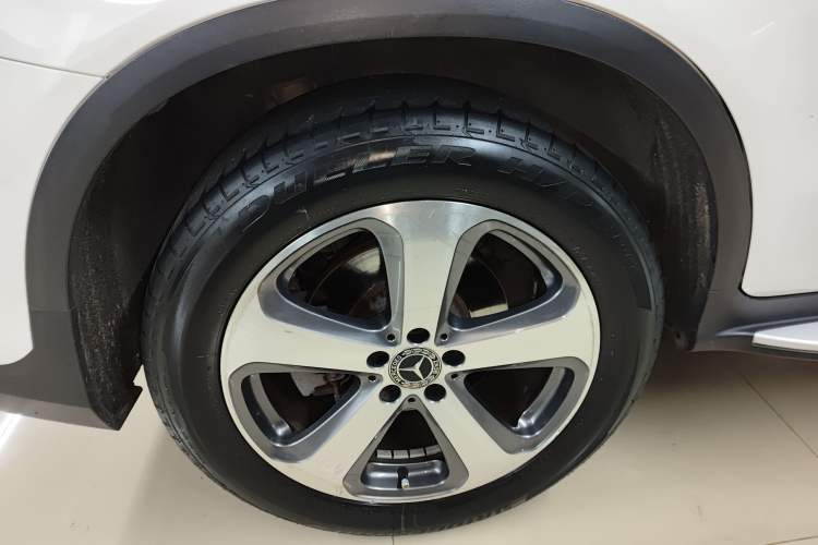 Used Mercedes-Benz GLC 2017 GLC 300 4MATIC Sport Edition Exterior 5