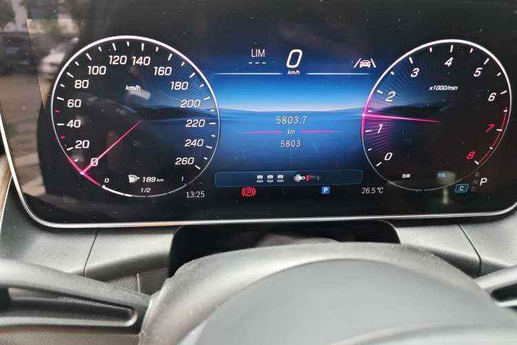 Used Mercedes-Benz GLC 2025 Refreshed GLC 300 L 4MATIC Dynamic Version 5 Seats Odometer Close Up