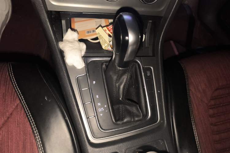 Used Volkswagen Golf 2015 1.6L Automatic Comfort Model Gear Lever