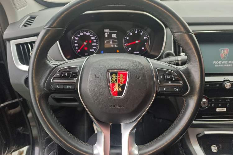 Used Roewe RX5 2016 Revised Version 20T Two-Wheel Drive Manual Transmission Luxury Edition
