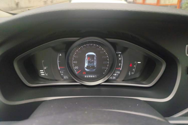 Used Volvo V40 2016 T4 Smart Luxury Edition