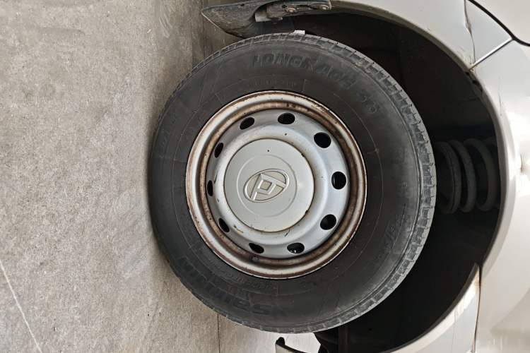 Used SAIC MAXUS Xintu V80 2018 2.5T 6-Speed Manual Aowentong Long-Wheelbase Mid-Roof 7/10-Seater