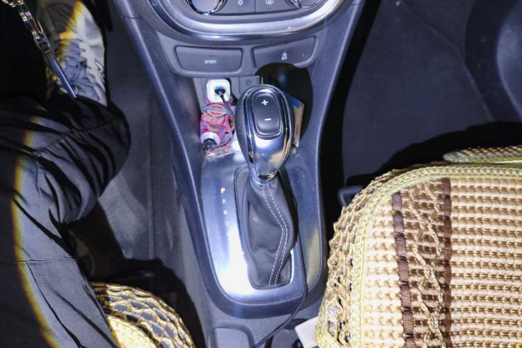 Used Buick Encore 2015 1.4T Automatic Two-Wheel Drive Urban Elite Version
