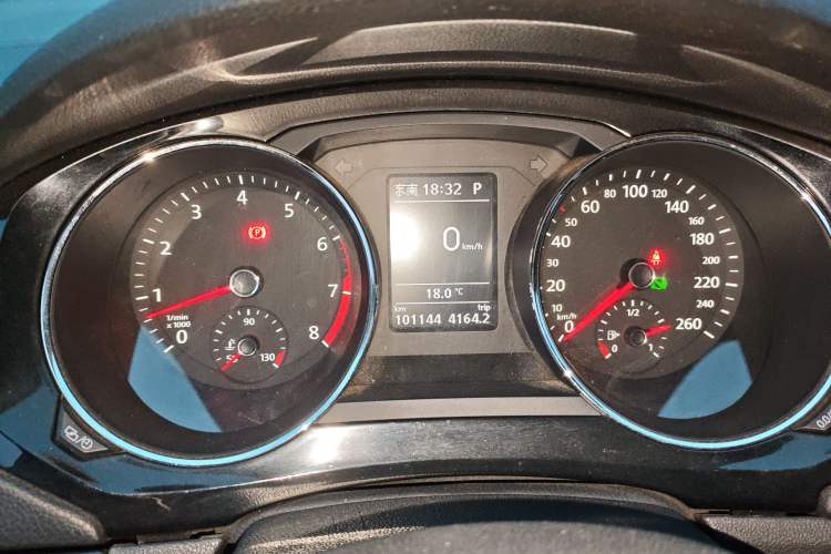 Used Volkswagen Sagitar 2015 230TSI Automatic Luxury Model
