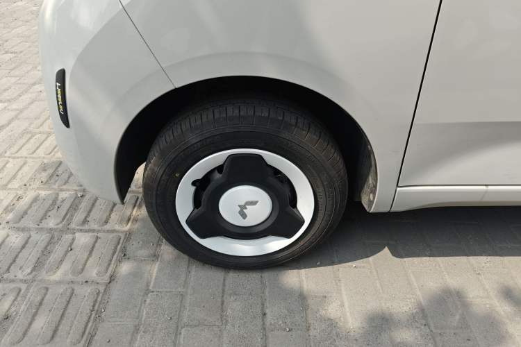 Used Wuling Hongguang MINIEV 2024 3rd Generation 215km Youth Edition Left Front Wheel Hub