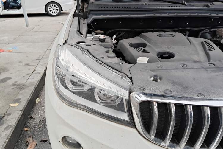 Used SWM X7 2020 2.0L Manual Comfort Version 7 Seats Right Front Headlight