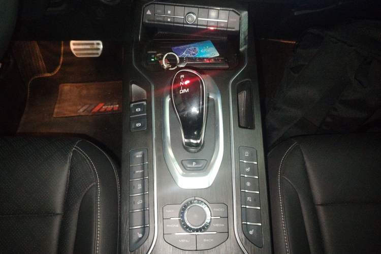 Used Wey VV6 2019 2.0T Two-Wheel-Drive Ultra-Luxury Version China VI Standard Gear Lever