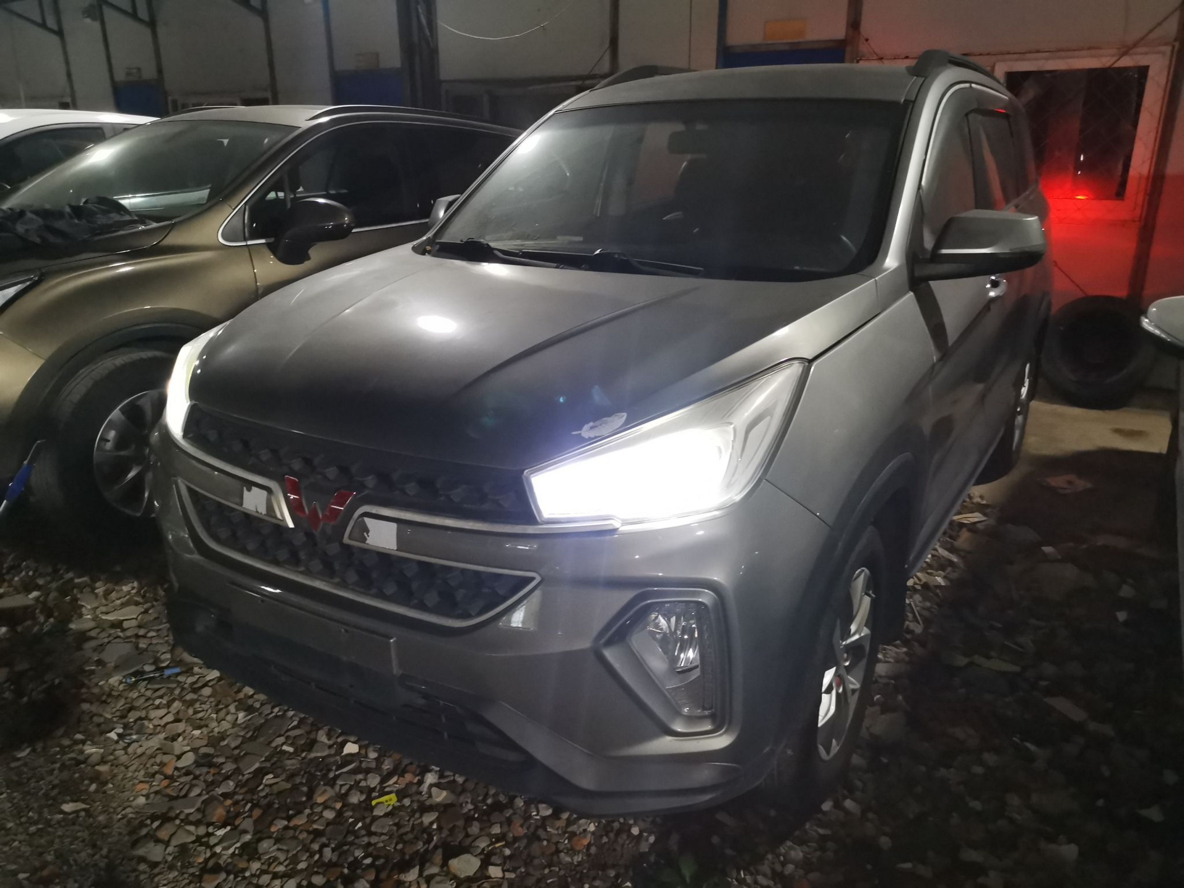 Под передней частью автомобиля