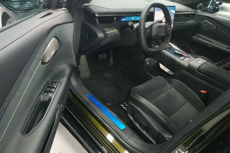 Used Lynk & Co Lynk & Co 10 EM-P 2025 Model 240 All-Wheel Drive Ultra—Sport Edition