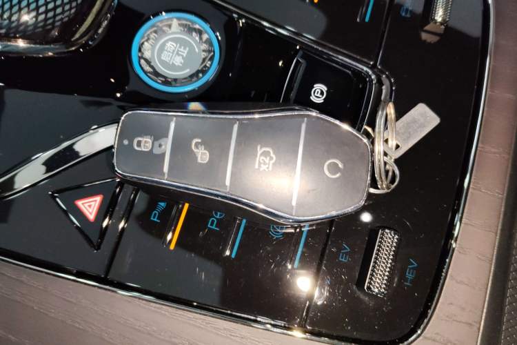 Used BYD Han 2025 DM-i Intelligent Driving Edition 125KM LiDAR Flagship Model
