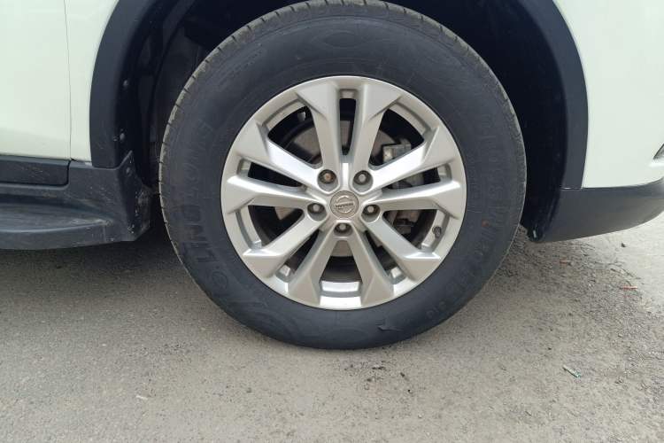 Used Nissan X-Trail 2015 2.0L CVT Comfort MAX Edition 2WD Right Front Wheel Hub