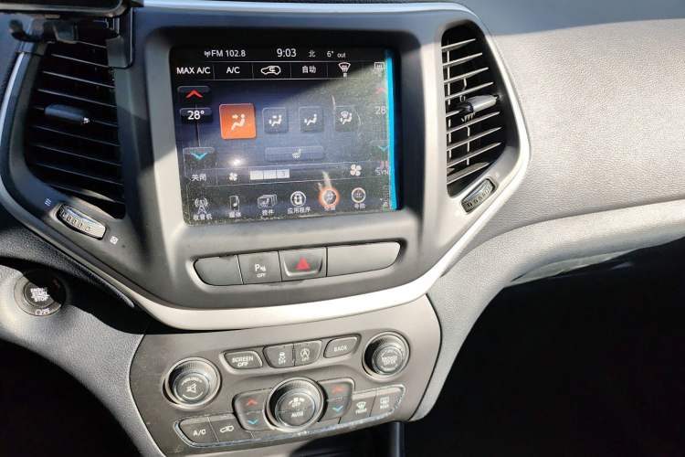Used Jeep Cherokee 2017 2.4L Leading Smart Edition
