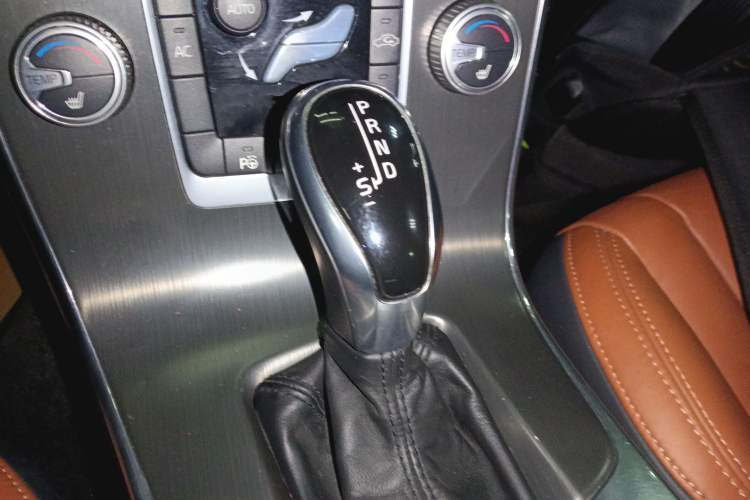 Used Volvo V60 2015 T5 Zhiya Edition
