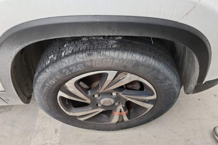 Used Baojun 510 2017 1.5L Automatic Luxury Model Right Front Wheel Hub