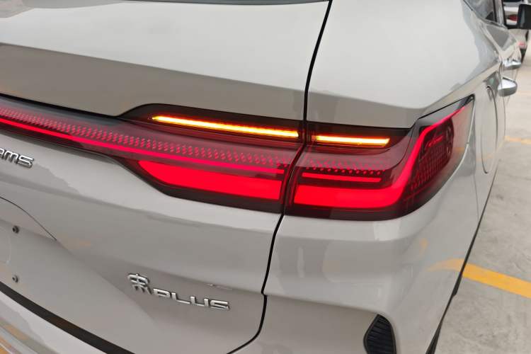 Used BYD Song PLUS New Energy 2023 Champion Edition EV 520KM Flagship Model Exterior 3