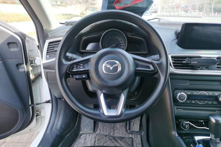 Used Mazda 3 Axela 2019 Cloud-Controlled Edition Hatchback 1.5L Automatic Luxury Model China VI Standard
