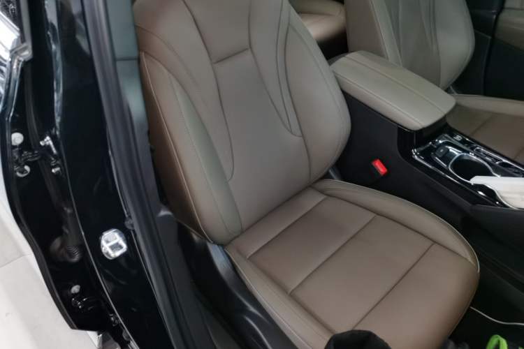 Used Buick Envision 2023 Encore Plus 652T Five-Seat Luxury Model Right Front Seat