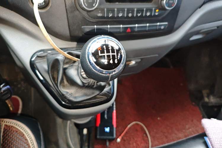 Used Foton Toano 2024 Joyear Multi-Function 2.0T Manual Long-Wheelbase Mid-Roof Model with Single Rear Tire Available in 5/6/7/9-Seater Configurations