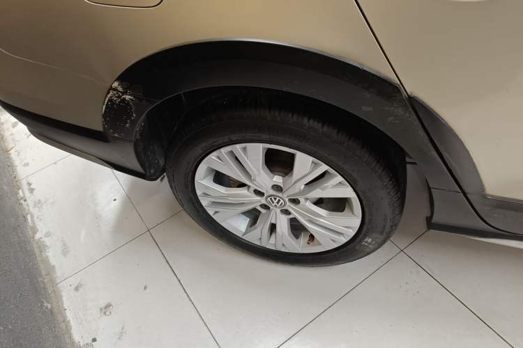 Used Volkswagen C-TREK 2017 1.6L Automatic Comfort Model Right Rear Wheel Hub