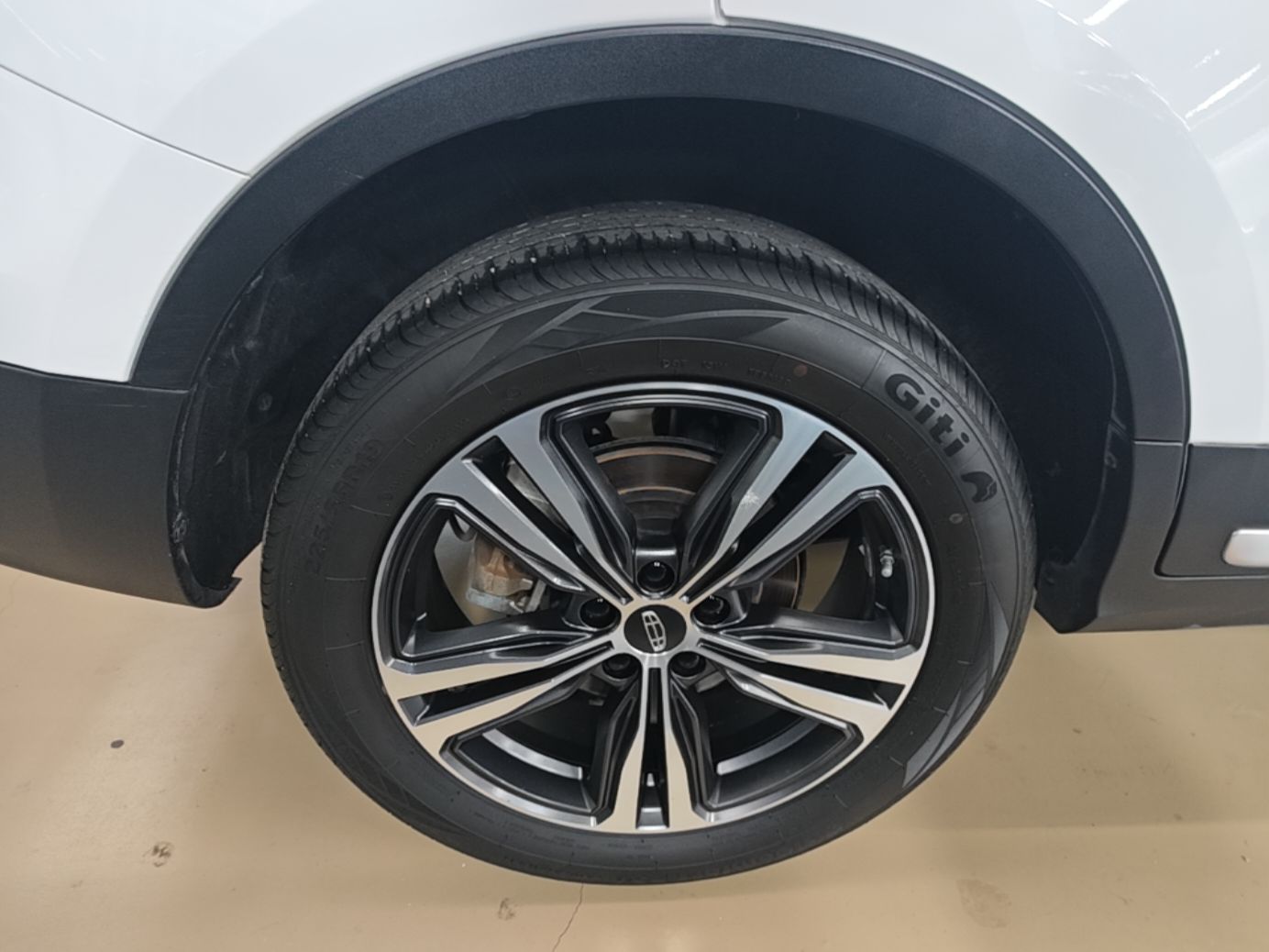 Geely Auto Emgrand X7 Sport 2022 1.8TD DCT Zhiya Trim — снимка 11